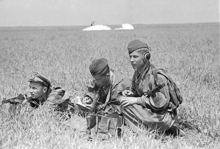Обложка книги Разведчик по имени Санька