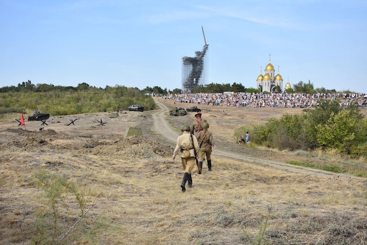 Обложка книги Август