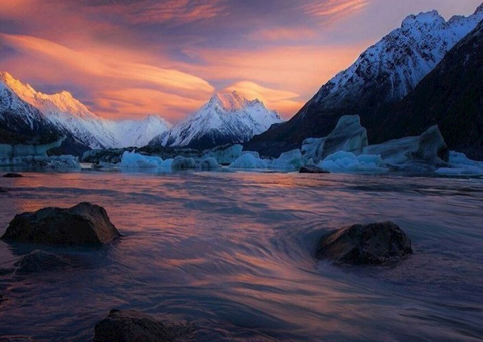 Обложка книги ХОЛОДНЫЕ ВОДЫ