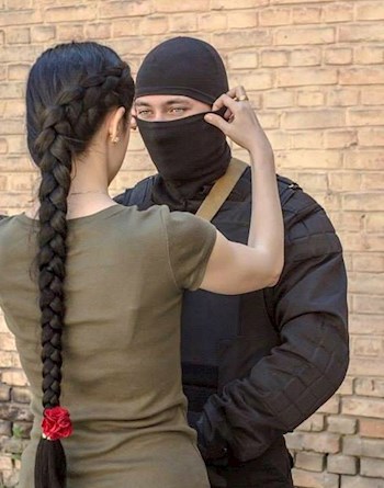 Обложка книги любовь Марка и Каролины