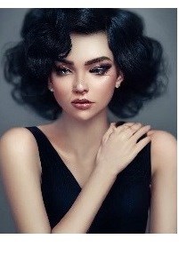 Обложка книги Она не твоя.
