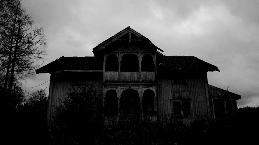 Обложка книги Страшная история "Проклятый дом"